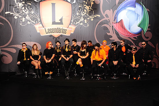 Os 14 integrantes do "Legendários"; estreia do programa deixou a Record em segundo lugar na audiência