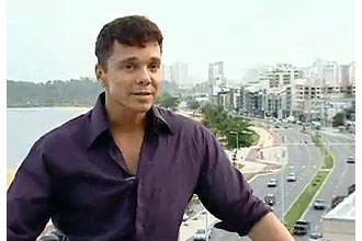 O cantor de axé Netinho, que reclamou da edição de uma reportagem do "Fantástico", na qual foi comparado a Ricky Martin