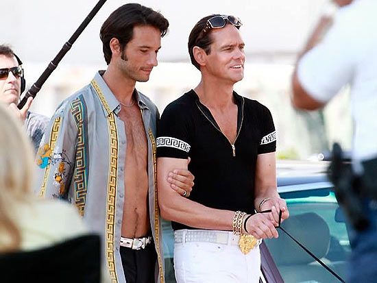 O brasileiro Rodrigo Santoro com Jim Carrey em cena de "I Love You Phillip Morris", que teve sua estreia adiada