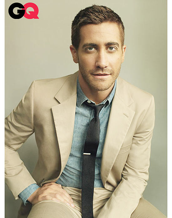 O ator Jake Gyllenhaal disse  "GQ", da qual estampa a capa, que mudou sua forma de ver a vida aps morte de colega