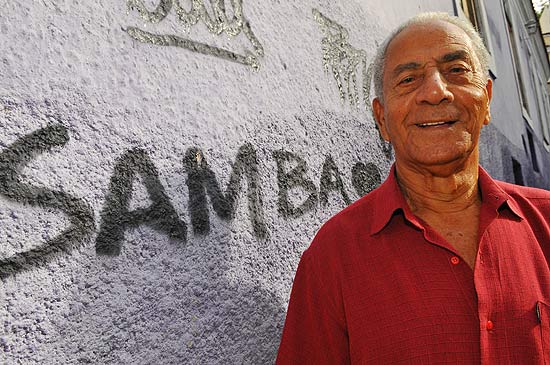 O cantor Roberto Silva que completa 90 anos de vida e 72 de carreira 