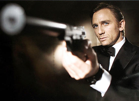 Daniel Craig como James Bond, personagem que, segundo seu autor, era neofascista e totalmente materialista