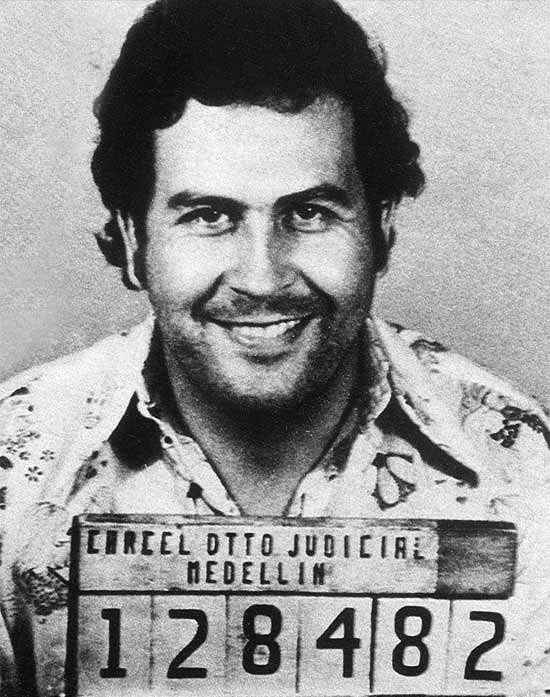 O traficante Pablo Escobar, aps ser preso, em 1976
