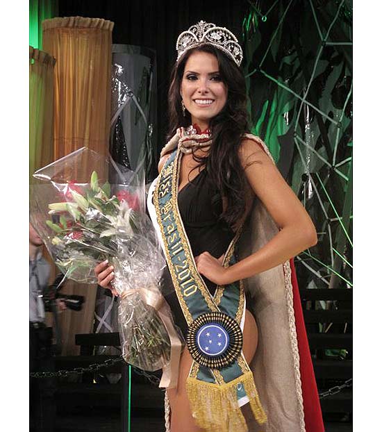 Miss Minas Gerais, Dbora Lyra, de 20 anos,  a Miss Brasil 2010.