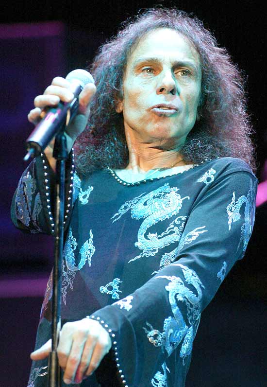 Ronnie James Dio se apresenta em Las Vegas; ele morreu hoje, informou sua mulher