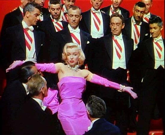 Marilyn Monroe em cena de &quot;Os Homens Preferem as Loiras&quot;