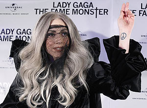 Lady Gaga durante premiao em Berlim em maio