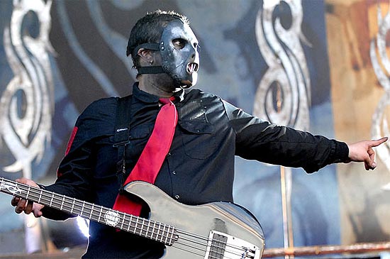 Paul Gray, baixista do Slipknot, foi encontrado morto em um quarto de hotel nos Estados Unidos