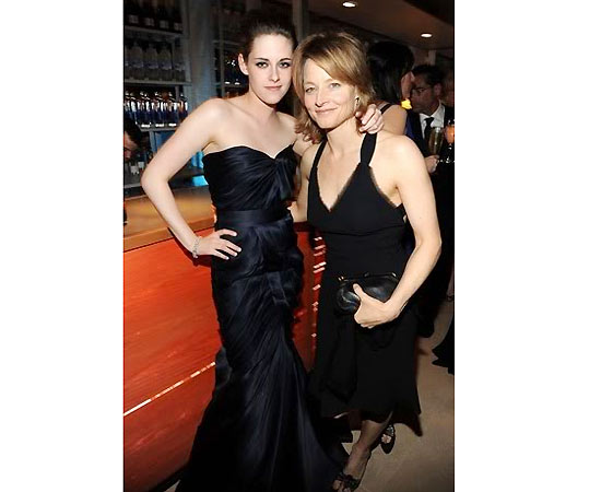 Jodie Foster ( dir.) deu conselhos a Kristen Stewart, estrela de "Crepsculo"