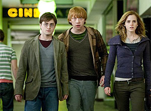 Trio protagonista em cena do ltimo filme "Harry Potter e as relquias da Morte"; srie  tema de curso em universidade do Reino Unido