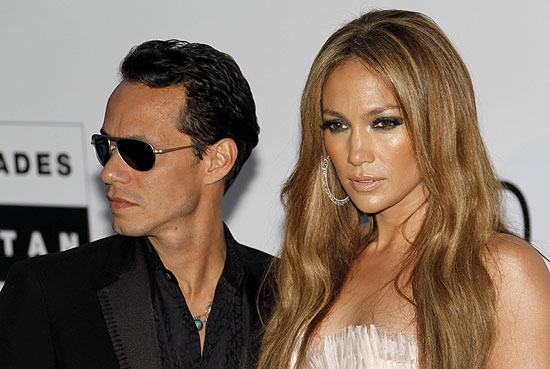 A atriz Jennifer Lopez e seu marido, Marc Anthony, que renovaram votos de matrimnio.