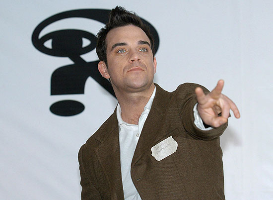 O cantor inglês Robbie Williams, que pretende adotar duas crianças órfãs.
