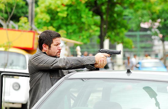 O ator Murilo Benício em cena da série "Força-Tarefa"