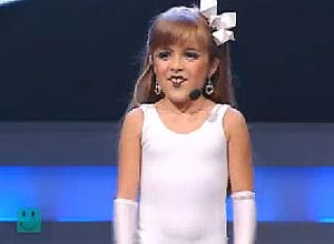 A cantora mirim Laura Fontana, que ficou conhecida como Mini Lady Gaga, no "Qual  o seu Talento?", do SBT