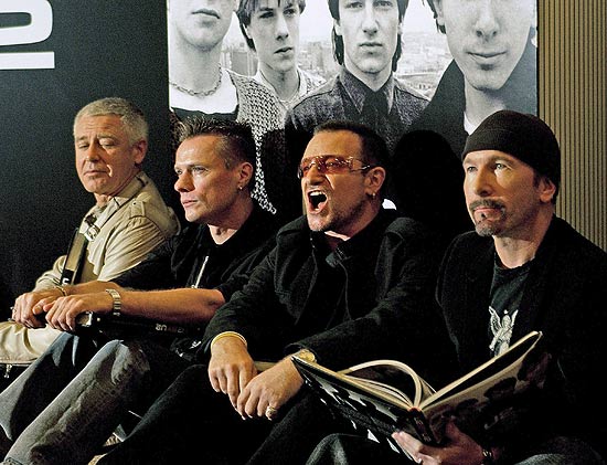 U2 sofre prejuzos dirios enquanto Bono se recupera de cirurgia na coluna