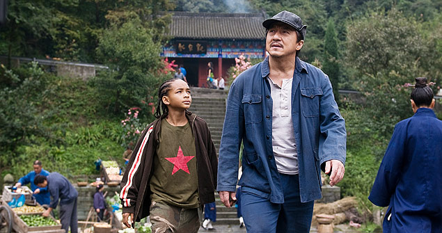 Jaden Smith e Jackie Chan em cena de "Karate Kid"; filme estria nesta sexta-feira no circuito nacional