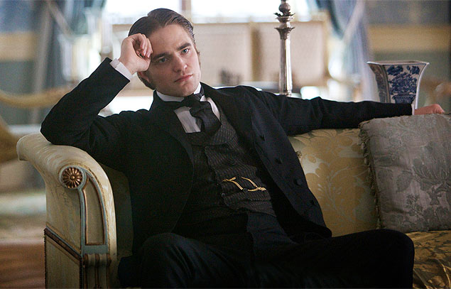 Robert Pattinson em cena do filme "Bel Ami"