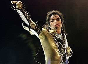 Dia 25 de junho marca um ano da morte do cantor Michael Jackson; homenagens, polmicas e mistrios ainda atraem ateno dos fs