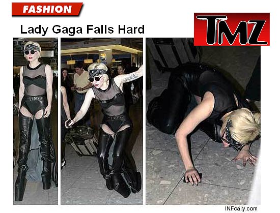 Lady Gaga cai no cho de aeroporto de Londres depois de se atrapalhar com salto alto