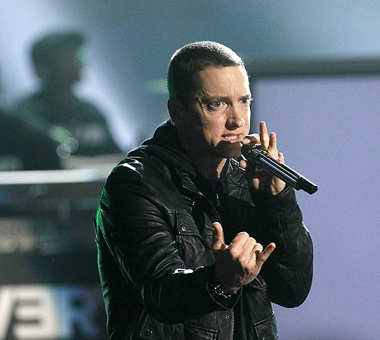 Rapper Eminem performs 'Not Afraid' at the 2010 BET Awards in Los Angeles June 27, 2010. REUTERS/Mario Anzuoni (UNITED STATES - Tags: ENTERTAINMENT)