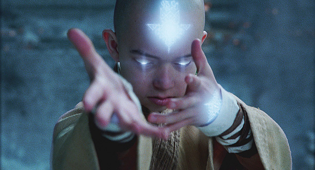 Noah Ringer como Aang em cena de "The Last Airbender"