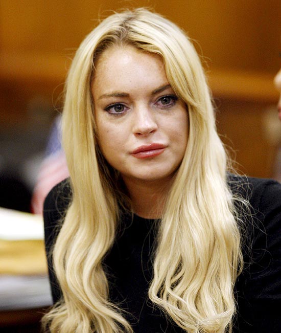 MAN12. BEVERLY HILLS (EEUU), 06/07/2010.- La actriz estadounidense Lindsay Lohan atiende a la vista sobre el estado de su libertad condicional, en los juzgados de Beverly Hills, California, EEUU, el 6 de julio de 2010. EFE/David McNew ***POOL***
