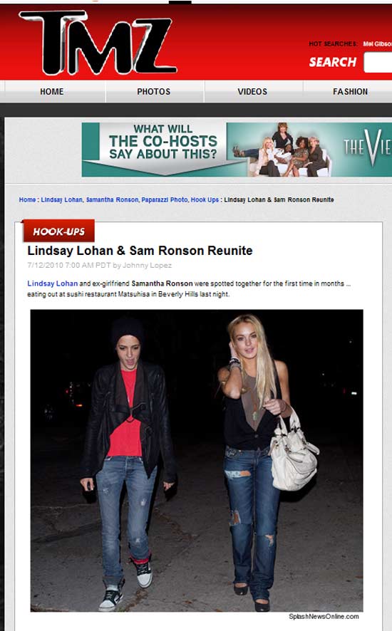 A DJ Samantha Ronson (à esq.) e Lindsay Lohan