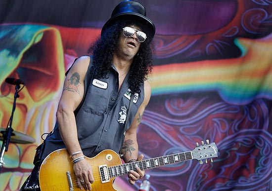 O guitarista Slash, que fará turnê solo pela América do Sul em abril