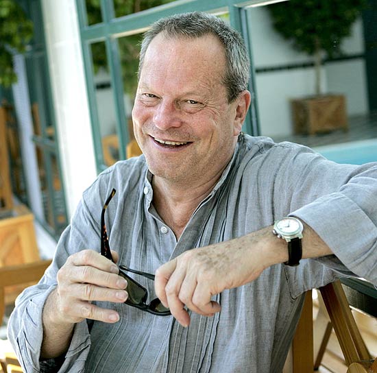 Texto: ** FILE ** Terry Gilliam is shown in Toronto, Sept. 11, 2005. Gilliam's love for the quirky and surreal earned him this year's Stockholm Visionary Award, but his work in the entertainment business hasn't always been enjoyable. (AP Photo/Carolyn Kaster)