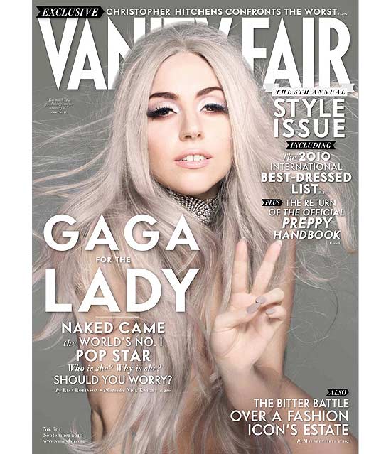 A cantora pop Lady Gaga coberta apenas por cabelos na capa da revista americana "Vanity Fair"