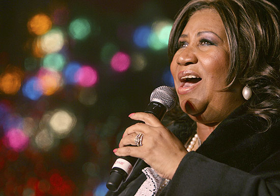 A cantora Aretha Franklin, cujo filho foi espancado por trs homens e teve que passar por cirurgia de emergncia