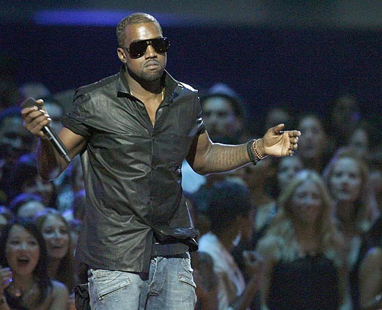 Kanye West confirma no Twitter a data de lanamento de seu prximo lbum de estdio