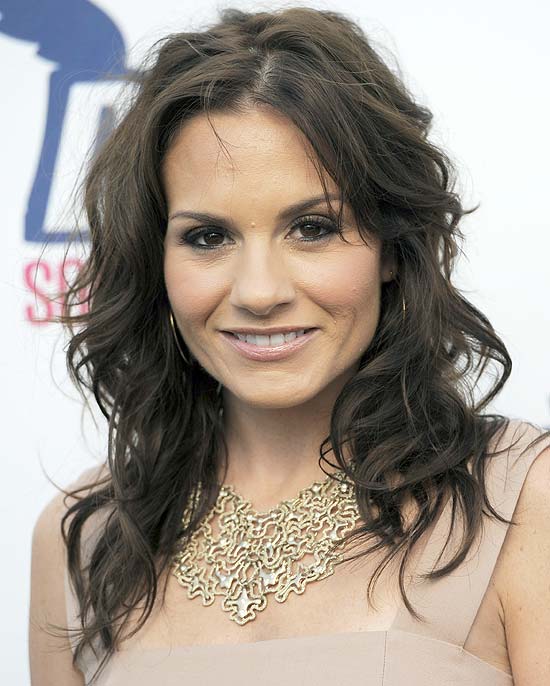 FILE - In this July 19, 2010 file photo, Kara DioGuardi poses at the 2010 VH1 Do Something sAwards in Los Angeles. (AP Photo/Chris Pizzello, file)