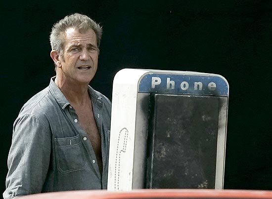 Mel Gibson em gravação do filme "How I Spent My Summer Vacation", que tem previsão de ser lançado em 2011