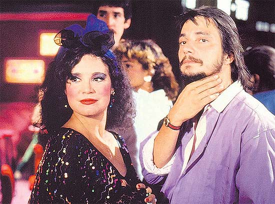 Porcina (Regina Duarte) com Roberto Mathias (Fábio Jr.) em cena de "Roque Santeiro"