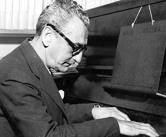 Texto: Msica: o compositor Ary Barroso. Nascido em Ub, Zona da Mata de Minas Gerais, em 1903, Ary Barroso foi advogado, jornalista, pianista e vereador. (Foto: Reproduo)
