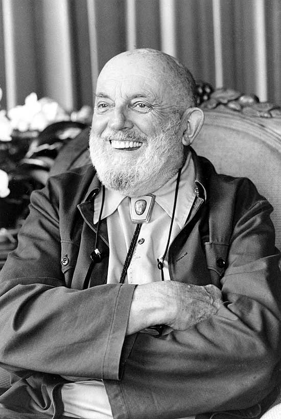 Texto: O fotgrafo Ansel Adams. (FILE--Ansel Adams, 78, laughs during an interview at his home in Carmel Highlands, Ca., in this Dec. 2, 1980 file photo. Debt is forcing the closure of Friends of Photography, a nonprofit organization founded by Ansel Adams and friends in 1967. Its gallery and bookstore, the Ansel Adams Center in San Francisco, also will close, and the space will be taken over by the Cartoon Art Museum.) (AP Photo/Paul Sakuma, File)