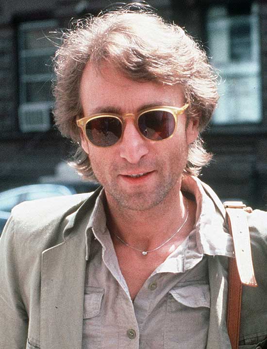 O cantor John Lennon chega ao estúdio The Hit Factory, em Nova York, em agosto de 1980