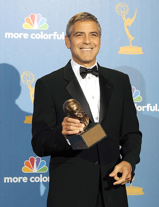 Ator George Clooney recebe prmio humanitrio Bob Hope no Emmy Awards 2010