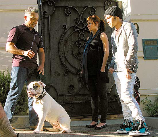 "O Encantador de Ces", Cesar Millan, treina o cachorro de Ashlee Simpson e Pete Wentz em episdio da srie