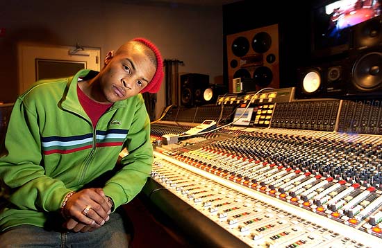 O rapper T.I. posa nos estdios da Sony Music em Nova York