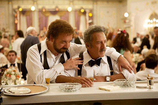 Paul Giamatti e Dustin Hoffman em cena de &quot;Barney's Version&quot;