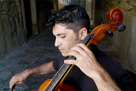 Francisco Ribeiro, violoncelista do grupo português Madredeus, morreu em Lisboa aos 45 anos