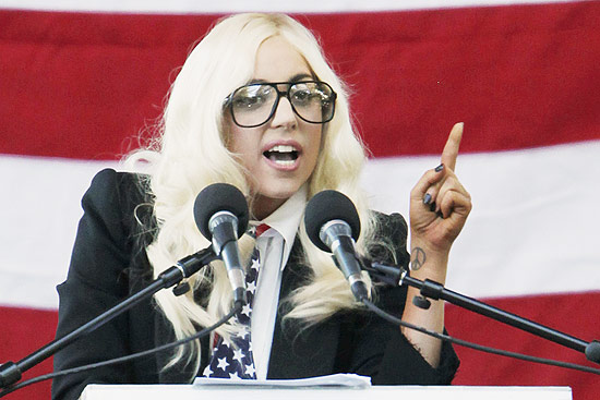 A cantora Lady Gaga participa de protesto em Portland, no Maine (EUA), contra a proibio de gays no Exrcito