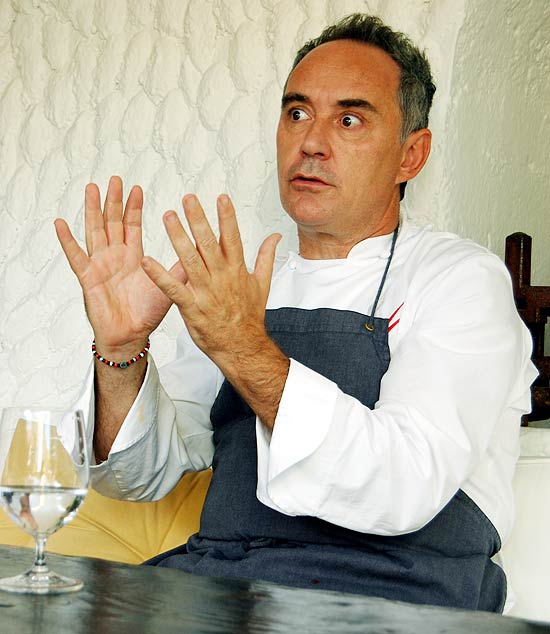 O chef Ferran Adri durante entrevista  Folha no restaurante El Bulli, en Roses (Espanha)