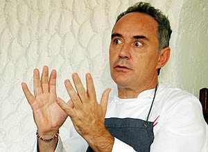 Ferran Adri durante entrevista  Folha no restaurante elBulli