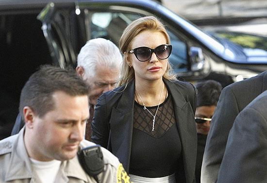 Lindsay Lohan chega ao tribunal em Beverly Hills nesta sexta-feira para ouvir deciso a respeito de sua quebra de condicional