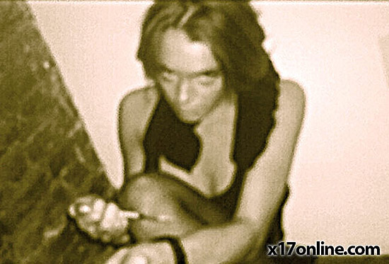 A atriz Lindsay Lohan em foto divulgada pelo tablide "News of the World" em que ela aparece usando herona