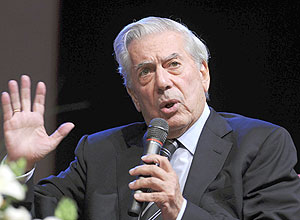 Escritor peruano Mario Vargas Llosa recebeu prmio Nobel em 2010; obra retrata realidade sociocultural latino-americana