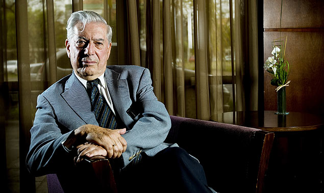 Retrato do escritor peruano Mario Vargas Llosa no Hotel Intercity, em Porto Alegre